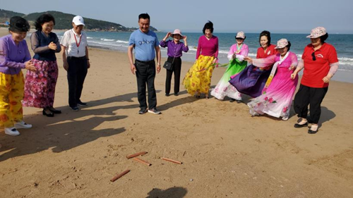 칭다오조선족노인총회 2022년 봄맞이활동 해변에서 가져
